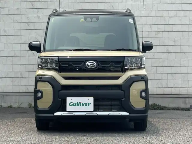 ダイハツ タント ファンクロス 大分県 2022(令4)年 2.1万km ブラックマイカメタリック/サンドベージュメタリック 両側パワースライドドア /USB/シートヒーター（D＋N席）/コーナーセンサー（前後）/オートライト/ルーフレール/LEDライト/純正14インチアルミホイル/アイドリングストップ/スペアキー/プッシュスタート/横滑り防止装置/衝突被害軽減装置/新車保証書/取扱説明書