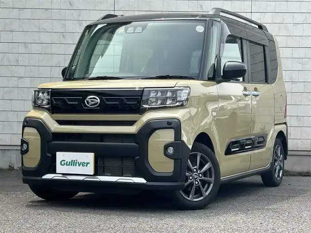 ダイハツ タント ファンクロス 大分県 2022(令4)年 2.1万km ブラックマイカメタリック/サンドベージュメタリック 両側パワースライドドア /USB/シートヒーター（D＋N席）/コーナーセンサー（前後）/オートライト/ルーフレール/LEDライト/純正14インチアルミホイル/アイドリングストップ/スペアキー/プッシュスタート/横滑り防止装置/衝突被害軽減装置/新車保証書/取扱説明書