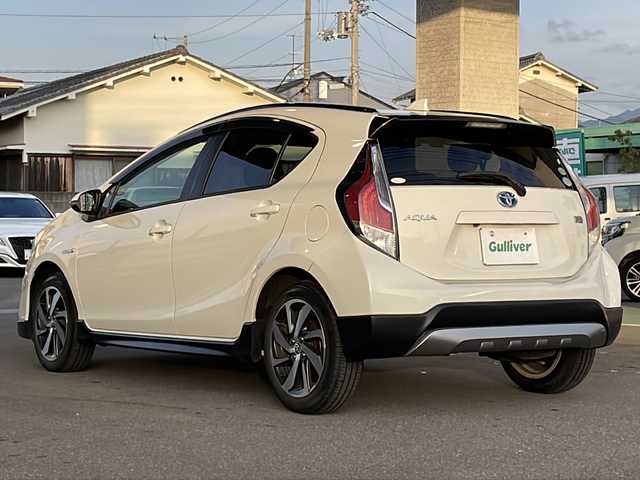 トヨタ アクア X－URBAN ソリッド 愛媛県 2016(平28)年 6.5万km ライムホワイトパールクリスタルシャイン 純正ナビ(NSZT-Y64T)/・Bluetooth接続/・フルセグテレビ/・バックカメラ/ETC/ドライブレコーダー(DRT-H64R)/Wエアバック/スマートキー/エンジンスタートボタン/ハイブリッド/社外フロアマット/ハロゲンヘッドライト/電動格納ミラー/オートエアコン/横滑り防止装置/盗難防止装置/ウィンカーミラー/パワーウィンドウ/ドアバイザー