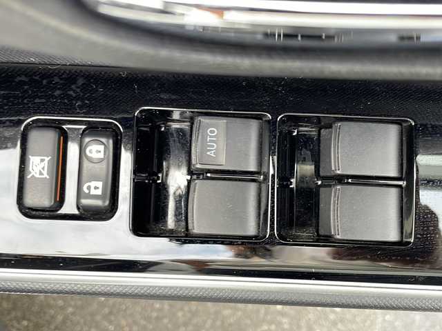 トヨタ アクア X－URBAN ソリッド 愛媛県 2016(平28)年 6.5万km ライムホワイトパールクリスタルシャイン 純正ナビ(NSZT-Y64T)/・Bluetooth接続/・フルセグテレビ/・バックカメラ/ETC/ドライブレコーダー(DRT-H64R)/Wエアバック/スマートキー/エンジンスタートボタン/ハイブリッド/社外フロアマット/ハロゲンヘッドライト/電動格納ミラー/オートエアコン/横滑り防止装置/盗難防止装置/ウィンカーミラー/パワーウィンドウ/ドアバイザー