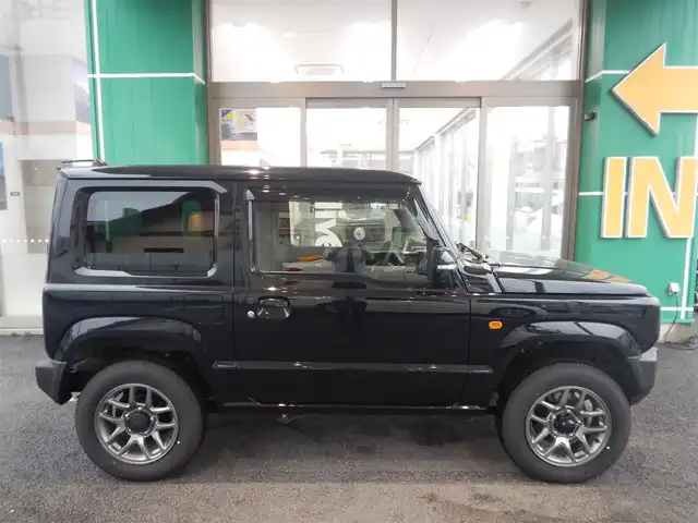 スズキ ジムニー XC 静岡県 2024(令6)年 0.2万km ブルーイッシュブラックパール3 ワンオーナー/新車保証書/取扱説明書/スマートキー×2/デュアルセンサーブレーキサポート/車線逸脱警報/誤発進抑制機能/ヒルディセントコントロール/クルーズコントロール/スマートキー×2/ストラーダナビゲーション/・CN-HE02WD/・Bluetooth接続/・SD/・DVD/・地デジフルセグ/バックカメラ/オートライト/ETC/純正ドライブレコーダー/LEDヘッドライト/純正フォグライト/前席シートヒーター/ヘッドライトウォッシャー/ウインカー付きドアミラー/純正16インチアルミ/オートエアコン/純正ドアバイザー/本革ステアリング