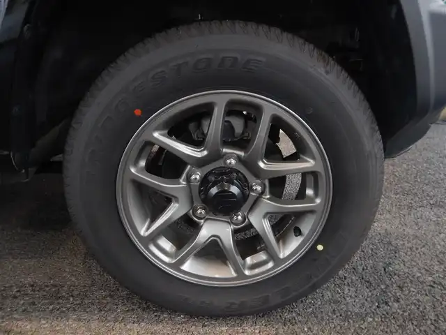 スズキ ジムニー XC 静岡県 2024(令6)年 0.2万km ブルーイッシュブラックパール3 ワンオーナー/新車保証書/取扱説明書/スマートキー×2/デュアルセンサーブレーキサポート/車線逸脱警報/誤発進抑制機能/ヒルディセントコントロール/クルーズコントロール/スマートキー×2/ストラーダナビゲーション/・CN-HE02WD/・Bluetooth接続/・SD/・DVD/・地デジフルセグ/バックカメラ/オートライト/ETC/純正ドライブレコーダー/LEDヘッドライト/純正フォグライト/前席シートヒーター/ヘッドライトウォッシャー/ウインカー付きドアミラー/純正16インチアルミ/オートエアコン/純正ドアバイザー/本革ステアリング