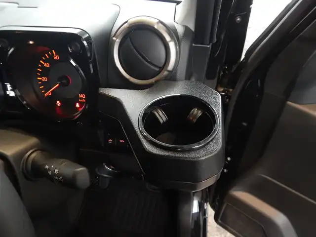 スズキ ジムニー XC 静岡県 2024(令6)年 0.2万km ブルーイッシュブラックパール3 ワンオーナー/新車保証書/取扱説明書/スマートキー×2/デュアルセンサーブレーキサポート/車線逸脱警報/誤発進抑制機能/ヒルディセントコントロール/クルーズコントロール/スマートキー×2/ストラーダナビゲーション/・CN-HE02WD/・Bluetooth接続/・SD/・DVD/・地デジフルセグ/バックカメラ/オートライト/ETC/純正ドライブレコーダー/LEDヘッドライト/純正フォグライト/前席シートヒーター/ヘッドライトウォッシャー/ウインカー付きドアミラー/純正16インチアルミ/オートエアコン/純正ドアバイザー/本革ステアリング