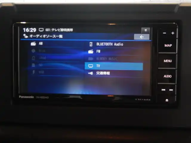 スズキ ジムニー XC 静岡県 2024(令6)年 0.2万km ブルーイッシュブラックパール3 ワンオーナー/新車保証書/取扱説明書/スマートキー×2/デュアルセンサーブレーキサポート/車線逸脱警報/誤発進抑制機能/ヒルディセントコントロール/クルーズコントロール/スマートキー×2/ストラーダナビゲーション/・CN-HE02WD/・Bluetooth接続/・SD/・DVD/・地デジフルセグ/バックカメラ/オートライト/ETC/純正ドライブレコーダー/LEDヘッドライト/純正フォグライト/前席シートヒーター/ヘッドライトウォッシャー/ウインカー付きドアミラー/純正16インチアルミ/オートエアコン/純正ドアバイザー/本革ステアリング