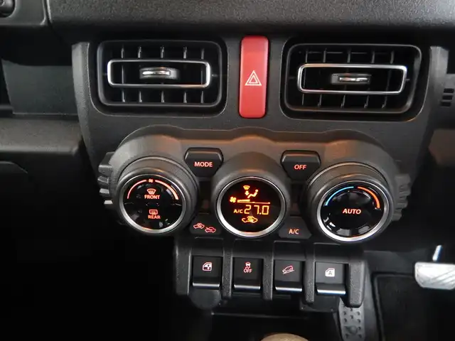 スズキ ジムニー XC 静岡県 2024(令6)年 0.2万km ブルーイッシュブラックパール3 ワンオーナー/新車保証書/取扱説明書/スマートキー×2/デュアルセンサーブレーキサポート/車線逸脱警報/誤発進抑制機能/ヒルディセントコントロール/クルーズコントロール/スマートキー×2/ストラーダナビゲーション/・CN-HE02WD/・Bluetooth接続/・SD/・DVD/・地デジフルセグ/バックカメラ/オートライト/ETC/純正ドライブレコーダー/LEDヘッドライト/純正フォグライト/前席シートヒーター/ヘッドライトウォッシャー/ウインカー付きドアミラー/純正16インチアルミ/オートエアコン/純正ドアバイザー/本革ステアリング