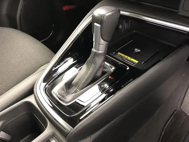 ホンダ ヴェゼル ハイブリッド e:HEV Z 愛知県 2023(令5)年 6万km プラチナホワイトパール ディスプレイオーディオ　/バックカメラ　/ハーフレザー　/シートヒーター　/ＥＴＣ２．０　/パドルシフト　/パワーバックドア　/ステアヒーター　/ＢＳＭ　/電子パーキング　/ＵＳＢ　/保証書　/取説　/記録簿　/スペアキー