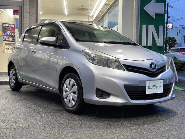 トヨタ ヴィッツ F 高知県 2013(平25)年 8.6万km シルバーM 純正ナビ/(Bluetooth/CD/SD/AUX/ワンセグ)/バックカメラ/ETC/リモコンキー/スペア鍵キー1本/フロアマット/ドアバイザー/電動格納ミラー/ヘッドランプレベライザー/ハロゲンヘッドライト/純正ホイールキャップ