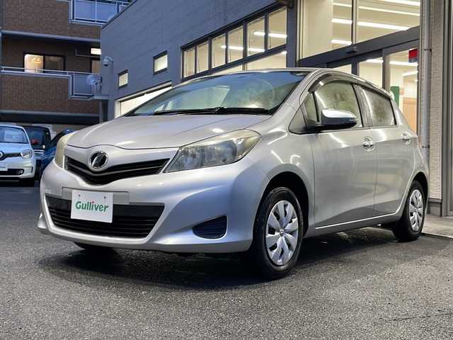 トヨタ ヴィッツ F 高知県 2013(平25)年 8.6万km シルバーM 純正ナビ/(Bluetooth/CD/SD/AUX/ワンセグ)/バックカメラ/ETC/リモコンキー/スペア鍵キー1本/フロアマット/ドアバイザー/電動格納ミラー/ヘッドランプレベライザー/ハロゲンヘッドライト/純正ホイールキャップ
