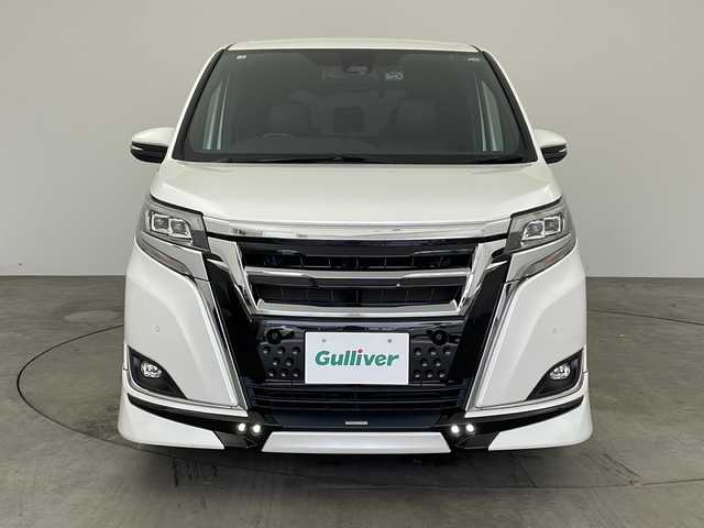 トヨタ エスクァイア Gi 広島県 2020(令2)年 2.4万km ホワイトパールクリスタルシャイン ・純正9インチナビ&Bluetoothオーディオ&CD/DVD再生&SD&TV/・リアフリップダウンモニター/・バックカメラ/・ビルドインETC/・Toyota Safety Sense/・プリクラッシュセーフティ/・レーンディパーチャーアラート/・オートマチックハイビーム/・先行車発進告知機能/・パーキングサポートブレーキ（前後方静止物）/・車両接近通報装置/・クルーズコントロール/・前後ドライブレコーダー/・純正フロアマット/・レザーシート/・シートヒーター（運転席・助手席）/・両側パワースライドドア/・TRDエアロパーツ/・純正15インチアルミホイール/・ABS/・横滑り防止機能/・前後コーナーセンサー/・盗難防止装置/・オートライト/・LEDヘッドライト/・Wエアバック/・アイドリングストップ/・WACエアコン/・スペアキー/・スマートキー