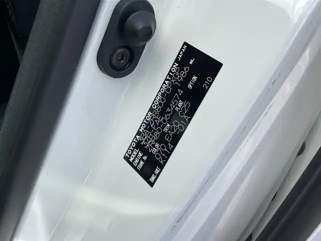 トヨタ エスクァイア Gi 千葉県 2020(令2)年 2.4万km ホワイトパールクリスタルシャイン TRDエアロ(F/R)/トヨタセーフティセンス/・衝突軽減ブレーキ/レーンキープアシスト/・オートハイビーム/クリアランスソナー/純正フリップダウンモニター/純正9インチナビ(NSZT-Y68T)/・フルセグ/BT/DVD/CD/バックカメラ/ステアリングスイッチ/ETC/両側パワースライドドア/レザーシート/シートヒーター(D/N席)/LEDヘッドライト/オートライト/フォグライト/スマートキー/プッシュスタート/純正フロアマット/純正15インチAW