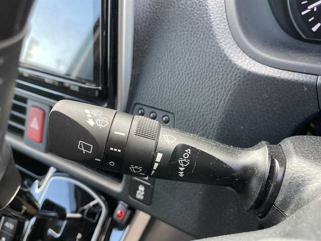 トヨタ エスクァイア Gi 千葉県 2020(令2)年 2.4万km ホワイトパールクリスタルシャイン TRDエアロ(F/R)/トヨタセーフティセンス/・衝突軽減ブレーキ/レーンキープアシスト/・オートハイビーム/クリアランスソナー/純正フリップダウンモニター/純正9インチナビ(NSZT-Y68T)/・フルセグ/BT/DVD/CD/バックカメラ/ステアリングスイッチ/ETC/両側パワースライドドア/レザーシート/シートヒーター(D/N席)/LEDヘッドライト/オートライト/フォグライト/スマートキー/プッシュスタート/純正フロアマット/純正15インチAW