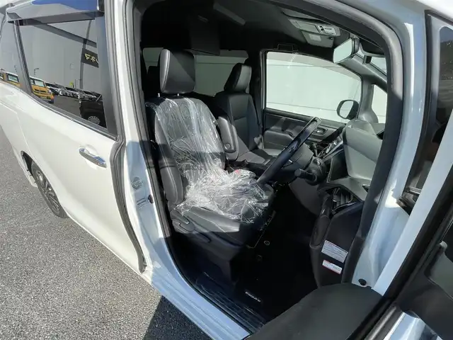 トヨタ エスクァイア Gi 千葉県 2020(令2)年 2.4万km ホワイトパールクリスタルシャイン TRDエアロ(F/R)/トヨタセーフティセンス/・衝突軽減ブレーキ/レーンキープアシスト/・オートハイビーム/クリアランスソナー/純正フリップダウンモニター/純正9インチナビ(NSZT-Y68T)/・フルセグ/BT/DVD/CD/バックカメラ/ステアリングスイッチ/ETC/両側パワースライドドア/レザーシート/シートヒーター(D/N席)/LEDヘッドライト/オートライト/フォグライト/スマートキー/プッシュスタート/純正フロアマット/純正15インチAW