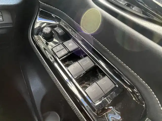 トヨタ エスクァイア Gi 千葉県 2020(令2)年 2.4万km ホワイトパールクリスタルシャイン TRDエアロ(F/R)/トヨタセーフティセンス/・衝突軽減ブレーキ/レーンキープアシスト/・オートハイビーム/クリアランスソナー/純正フリップダウンモニター/純正9インチナビ(NSZT-Y68T)/・フルセグ/BT/DVD/CD/バックカメラ/ステアリングスイッチ/ETC/両側パワースライドドア/レザーシート/シートヒーター(D/N席)/LEDヘッドライト/オートライト/フォグライト/スマートキー/プッシュスタート/純正フロアマット/純正15インチAW