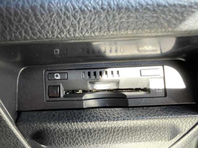 トヨタ エスクァイア Gi 千葉県 2020(令2)年 2.4万km ホワイトパールクリスタルシャイン TRDエアロ(F/R)/トヨタセーフティセンス/・衝突軽減ブレーキ/レーンキープアシスト/・オートハイビーム/クリアランスソナー/純正フリップダウンモニター/純正9インチナビ(NSZT-Y68T)/・フルセグ/BT/DVD/CD/バックカメラ/ステアリングスイッチ/ETC/両側パワースライドドア/レザーシート/シートヒーター(D/N席)/LEDヘッドライト/オートライト/フォグライト/スマートキー/プッシュスタート/純正フロアマット/純正15インチAW