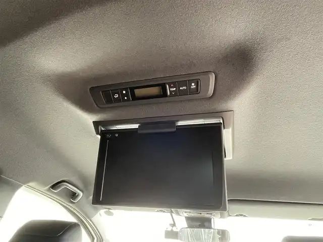 トヨタ エスクァイア Gi 千葉県 2020(令2)年 2.4万km ホワイトパールクリスタルシャイン TRDエアロ(F/R)/トヨタセーフティセンス/・衝突軽減ブレーキ/レーンキープアシスト/・オートハイビーム/クリアランスソナー/純正フリップダウンモニター/純正9インチナビ(NSZT-Y68T)/・フルセグ/BT/DVD/CD/バックカメラ/ステアリングスイッチ/ETC/両側パワースライドドア/レザーシート/シートヒーター(D/N席)/LEDヘッドライト/オートライト/フォグライト/スマートキー/プッシュスタート/純正フロアマット/純正15インチAW