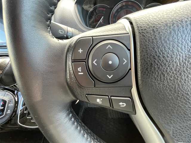 トヨタ エスクァイア Gi 千葉県 2020(令2)年 2.4万km ホワイトパールクリスタルシャイン TRDエアロ(F/R)/トヨタセーフティセンス/・衝突軽減ブレーキ/レーンキープアシスト/・オートハイビーム/クリアランスソナー/純正フリップダウンモニター/純正9インチナビ(NSZT-Y68T)/・フルセグ/BT/DVD/CD/バックカメラ/ステアリングスイッチ/ETC/両側パワースライドドア/レザーシート/シートヒーター(D/N席)/LEDヘッドライト/オートライト/フォグライト/スマートキー/プッシュスタート/純正フロアマット/純正15インチAW