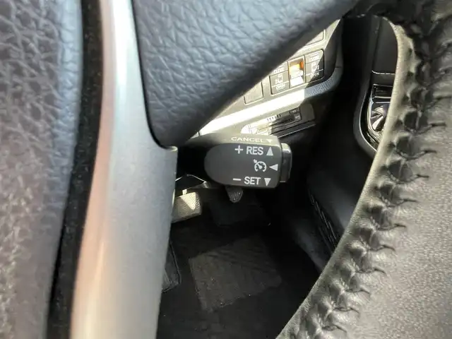 トヨタ エスクァイア Gi 千葉県 2020(令2)年 2.4万km ホワイトパールクリスタルシャイン TRDエアロ(F/R)/トヨタセーフティセンス/・衝突軽減ブレーキ/レーンキープアシスト/・オートハイビーム/クリアランスソナー/純正フリップダウンモニター/純正9インチナビ(NSZT-Y68T)/・フルセグ/BT/DVD/CD/バックカメラ/ステアリングスイッチ/ETC/両側パワースライドドア/レザーシート/シートヒーター(D/N席)/LEDヘッドライト/オートライト/フォグライト/スマートキー/プッシュスタート/純正フロアマット/純正15インチAW