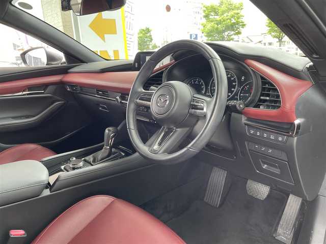 マツダ マツダ３ファストバック 20S バーガンディセレクション 三重県 2019(令1)年 3.4万km マシーングレープレミアムM 登録時34047km/禁煙車/BSM/純正ナビ(AM/FM/USB/HDMI/ワンセグ/Bluetooth)/全方位カメラ/レザーシート/LED/前席シートヒーター/運転席パワーシート/シートメモリ機能/ステアリングヒーター/オートライト/オートハイビーム/パドルシフト/レーダークルーズコントロール/前後ソナー/アイドリングストップ/オートホールドブレーキ/横滑り防止装置/プリクラッシュ/電子パーキング/プッシュスタート/スマートキー×2