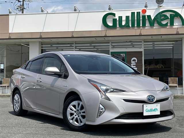 トヨタ プリウス S 三重県 2016(平28)年 5.9万km スティールブロンドM ♪ワンオーナー /走行58466km/♪車検R9年2月28日/Toyota Safety Sense/・PCS(プリクラッシュセーフティシステム)/・LDA(ステアリング制御付車線逸脱警報)/・オートマチックハイビーム/・レーダークルーズコントロール(全車速追従機能付き）/純正ナビ/・フルセグ/・Bluetoothオーディオ/・SD録音/・DVD再生/バックカメラ/LEDヘッドライト/LEDフォグライト/オートライト/オートリトラクタブルミラー/ウィンカーミラー /純正15インチAW/スマートキー×2/プッシュスタート/ドライブレコーダー/ステアリングスイッチ/フロアマット/ドアバイザー/プライバシーガラス/ETC/サイド/カーテンエアバック
