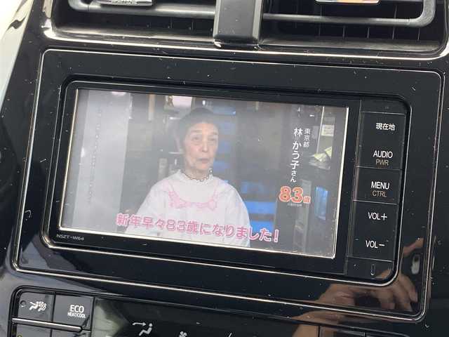 トヨタ プリウス S 三重県 2016(平28)年 5.9万km スティールブロンドM ♪ワンオーナー /走行58466km/♪車検R9年2月28日/Toyota Safety Sense/・PCS(プリクラッシュセーフティシステム)/・LDA(ステアリング制御付車線逸脱警報)/・オートマチックハイビーム/・レーダークルーズコントロール(全車速追従機能付き）/純正ナビ/・フルセグ/・Bluetoothオーディオ/・SD録音/・DVD再生/バックカメラ/LEDヘッドライト/LEDフォグライト/オートライト/オートリトラクタブルミラー/ウィンカーミラー /純正15インチAW/スマートキー×2/プッシュスタート/ドライブレコーダー/ステアリングスイッチ/フロアマット/ドアバイザー/プライバシーガラス/ETC/サイド/カーテンエアバック