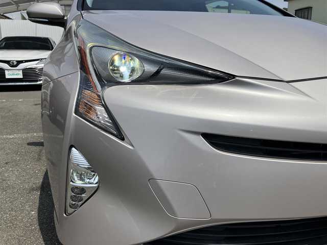 トヨタ プリウス S 三重県 2016(平28)年 5.9万km スティールブロンドM ♪ワンオーナー /走行58466km/♪車検R9年2月28日/Toyota Safety Sense/・PCS(プリクラッシュセーフティシステム)/・LDA(ステアリング制御付車線逸脱警報)/・オートマチックハイビーム/・レーダークルーズコントロール(全車速追従機能付き）/純正ナビ/・フルセグ/・Bluetoothオーディオ/・SD録音/・DVD再生/バックカメラ/LEDヘッドライト/LEDフォグライト/オートライト/オートリトラクタブルミラー/ウィンカーミラー /純正15インチAW/スマートキー×2/プッシュスタート/ドライブレコーダー/ステアリングスイッチ/フロアマット/ドアバイザー/プライバシーガラス/ETC/サイド/カーテンエアバック
