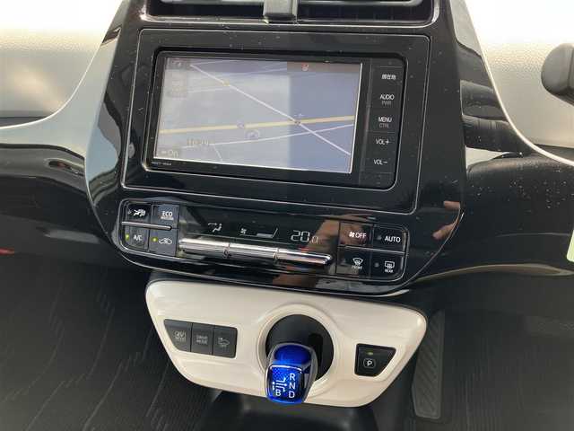 トヨタ プリウス S 三重県 2016(平28)年 5.9万km スティールブロンドM ♪ワンオーナー /走行58466km/♪車検R9年2月28日/Toyota Safety Sense/・PCS(プリクラッシュセーフティシステム)/・LDA(ステアリング制御付車線逸脱警報)/・オートマチックハイビーム/・レーダークルーズコントロール(全車速追従機能付き）/純正ナビ/・フルセグ/・Bluetoothオーディオ/・SD録音/・DVD再生/バックカメラ/LEDヘッドライト/LEDフォグライト/オートライト/オートリトラクタブルミラー/ウィンカーミラー /純正15インチAW/スマートキー×2/プッシュスタート/ドライブレコーダー/ステアリングスイッチ/フロアマット/ドアバイザー/プライバシーガラス/ETC/サイド/カーテンエアバック