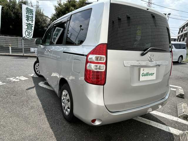 トヨタ ノア X スマートエディション 埼玉県 2012(平24)年 4.3万km シルバーM ワンオーナー/純正SDナビ/　DTV/CD/DVD/SD/Bluetooth/(NSZT-W62G)/バックカメラ/前後ドライブレコーダー(ZDR035)/両側パワースライドドア/全席オートパワーウィンドウ/純正ETC/純正フロアマット/プッシュスタート/スマートキー/スペアキー/保証書/取説