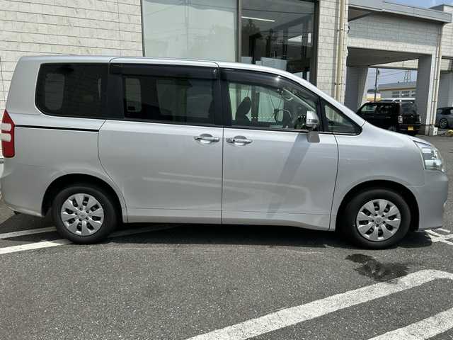 トヨタ ノア X スマートエディション 埼玉県 2012(平24)年 4.3万km シルバーM ワンオーナー/純正SDナビ/　DTV/CD/DVD/SD/Bluetooth/(NSZT-W62G)/バックカメラ/前後ドライブレコーダー(ZDR035)/両側パワースライドドア/全席オートパワーウィンドウ/純正ETC/純正フロアマット/プッシュスタート/スマートキー/スペアキー/保証書/取説
