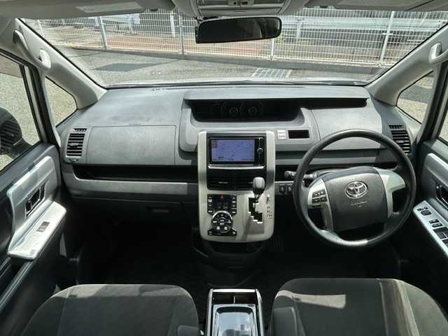 トヨタ ノア X スマートエディション 埼玉県 2012(平24)年 4.3万km シルバーM ワンオーナー/純正SDナビ/　DTV/CD/DVD/SD/Bluetooth/(NSZT-W62G)/バックカメラ/前後ドライブレコーダー(ZDR035)/両側パワースライドドア/全席オートパワーウィンドウ/純正ETC/純正フロアマット/プッシュスタート/スマートキー/スペアキー/保証書/取説