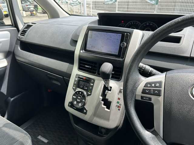 トヨタ ノア X スマートエディション 埼玉県 2012(平24)年 4.3万km シルバーM ワンオーナー/純正SDナビ/　DTV/CD/DVD/SD/Bluetooth/(NSZT-W62G)/バックカメラ/前後ドライブレコーダー(ZDR035)/両側パワースライドドア/全席オートパワーウィンドウ/純正ETC/純正フロアマット/プッシュスタート/スマートキー/スペアキー/保証書/取説