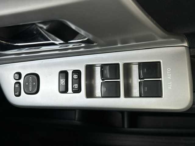トヨタ ノア X スマートエディション 埼玉県 2012(平24)年 4.3万km シルバーM ワンオーナー/純正SDナビ/　DTV/CD/DVD/SD/Bluetooth/(NSZT-W62G)/バックカメラ/前後ドライブレコーダー(ZDR035)/両側パワースライドドア/全席オートパワーウィンドウ/純正ETC/純正フロアマット/プッシュスタート/スマートキー/スペアキー/保証書/取説