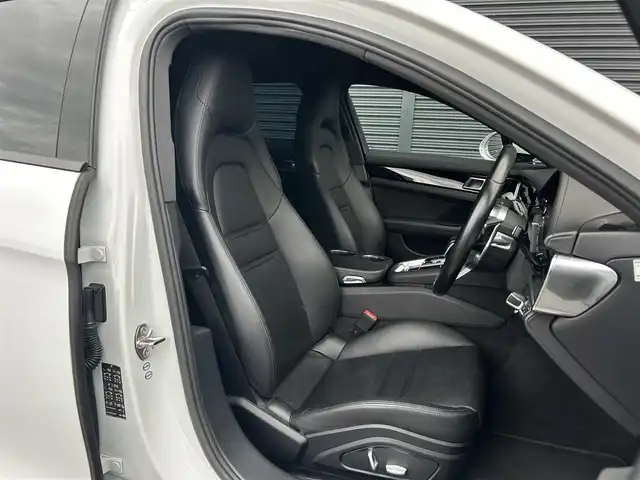 ポルシェ パナメーラ 茨城県 2018(平30)年 5.5万km キャララホワイトメタリック スポエグ /PASM /OP21inAW /サラウンドビュ-C /カラ-クレスト /黒革 /シ-トヒ-タ- /パワ-シ-ト /パワ-トランク /レ-ンキ-プアシスト /レ-ンチェンジアシスト /ポルシェスマ-トエントリ- /ナビ /LEDヘッドライト /クルコン /禁煙車