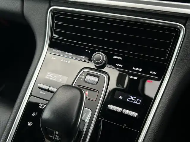 ポルシェ パナメーラ 茨城県 2018(平30)年 5.5万km キャララホワイトメタリック スポエグ /PASM /OP21inAW /サラウンドビュ-C /カラ-クレスト /黒革 /シ-トヒ-タ- /パワ-シ-ト /パワ-トランク /レ-ンキ-プアシスト /レ-ンチェンジアシスト /ポルシェスマ-トエントリ- /ナビ /LEDヘッドライト /クルコン /禁煙車