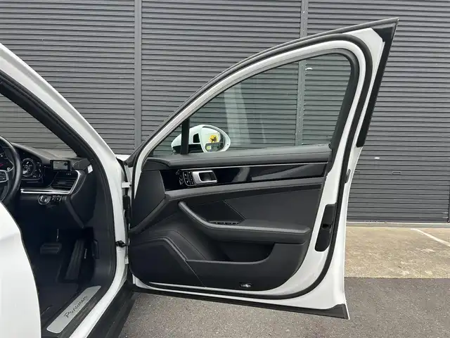 ポルシェ パナメーラ 茨城県 2018(平30)年 5.5万km キャララホワイトメタリック スポエグ /PASM /OP21inAW /サラウンドビュ-C /カラ-クレスト /黒革 /シ-トヒ-タ- /パワ-シ-ト /パワ-トランク /レ-ンキ-プアシスト /レ-ンチェンジアシスト /ポルシェスマ-トエントリ- /ナビ /LEDヘッドライト /クルコン /禁煙車