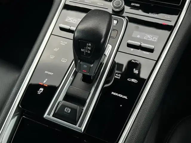 ポルシェ パナメーラ 茨城県 2018(平30)年 5.5万km キャララホワイトメタリック スポエグ /PASM /OP21inAW /サラウンドビュ-C /カラ-クレスト /黒革 /シ-トヒ-タ- /パワ-シ-ト /パワ-トランク /レ-ンキ-プアシスト /レ-ンチェンジアシスト /ポルシェスマ-トエントリ- /ナビ /LEDヘッドライト /クルコン /禁煙車