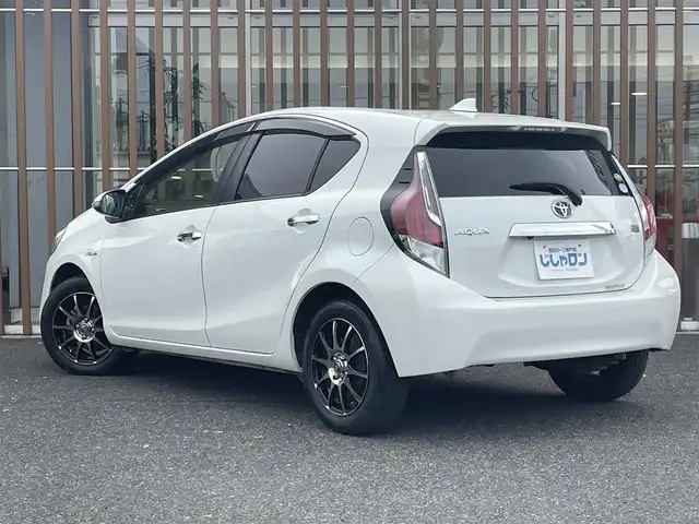 トヨタ アクア 鳥取県 2016(平28)年 10.6万km ライムホワイトパールクリスタルシャイン (株)IDOMが運営する【じしゃロン鳥取店】の自社ローン専用車両になります。こちらは現金またはオートローンご利用時の価格です。自社ローンご希望の方は別途その旨お申付け下さい/社外ナビ/・フルセグTV/・AM/FM/・CD/DVD/・Bluetooth接続/バックカメラ/トヨタセーフティセンスC/衝突被害軽減ブレーキ/オートマチックハイビーム/LDA/LEDオートライト/ETC/スマートキー/プッシュスタート