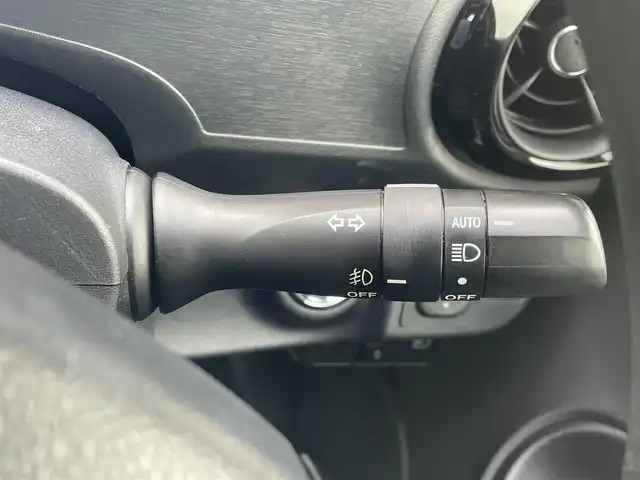 トヨタ アクア 鳥取県 2016(平28)年 10.6万km ライムホワイトパールクリスタルシャイン (株)IDOMが運営する【じしゃロン鳥取店】の自社ローン専用車両になります。こちらは現金またはオートローンご利用時の価格です。自社ローンご希望の方は別途その旨お申付け下さい/社外ナビ/・フルセグTV/・AM/FM/・CD/DVD/・Bluetooth接続/バックカメラ/トヨタセーフティセンスC/衝突被害軽減ブレーキ/オートマチックハイビーム/LDA/LEDオートライト/ETC/スマートキー/プッシュスタート