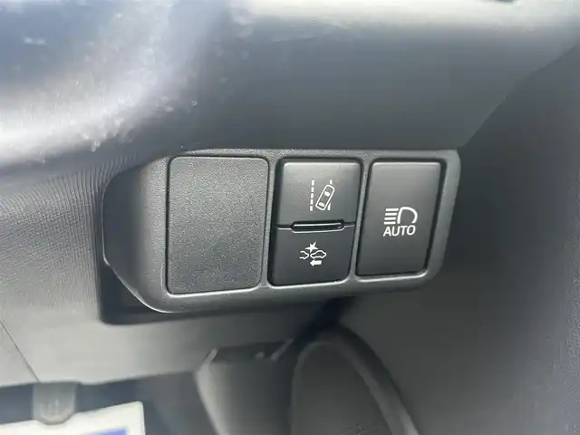 トヨタ アクア 鳥取県 2016(平28)年 10.6万km ライムホワイトパールクリスタルシャイン (株)IDOMが運営する【じしゃロン鳥取店】の自社ローン専用車両になります。こちらは現金またはオートローンご利用時の価格です。自社ローンご希望の方は別途その旨お申付け下さい/社外ナビ/・フルセグTV/・AM/FM/・CD/DVD/・Bluetooth接続/バックカメラ/トヨタセーフティセンスC/衝突被害軽減ブレーキ/オートマチックハイビーム/LDA/LEDオートライト/ETC/スマートキー/プッシュスタート