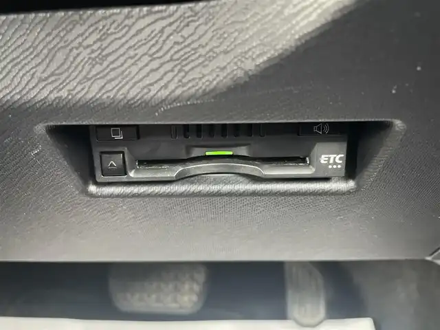 トヨタ アクア 鳥取県 2016(平28)年 10.6万km ライムホワイトパールクリスタルシャイン (株)IDOMが運営する【じしゃロン鳥取店】の自社ローン専用車両になります。こちらは現金またはオートローンご利用時の価格です。自社ローンご希望の方は別途その旨お申付け下さい/社外ナビ/・フルセグTV/・AM/FM/・CD/DVD/・Bluetooth接続/バックカメラ/トヨタセーフティセンスC/衝突被害軽減ブレーキ/オートマチックハイビーム/LDA/LEDオートライト/ETC/スマートキー/プッシュスタート