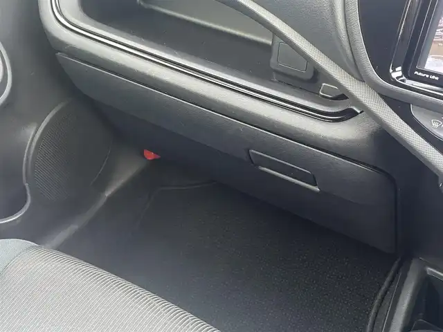 トヨタ アクア 鳥取県 2016(平28)年 10.6万km ライムホワイトパールクリスタルシャイン (株)IDOMが運営する【じしゃロン鳥取店】の自社ローン専用車両になります。こちらは現金またはオートローンご利用時の価格です。自社ローンご希望の方は別途その旨お申付け下さい/社外ナビ/・フルセグTV/・AM/FM/・CD/DVD/・Bluetooth接続/バックカメラ/トヨタセーフティセンスC/衝突被害軽減ブレーキ/オートマチックハイビーム/LDA/LEDオートライト/ETC/スマートキー/プッシュスタート