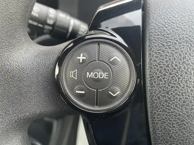 トヨタ アクア 鳥取県 2016(平28)年 10.6万km ライムホワイトパールクリスタルシャイン (株)IDOMが運営する【じしゃロン鳥取店】の自社ローン専用車両になります。こちらは現金またはオートローンご利用時の価格です。自社ローンご希望の方は別途その旨お申付け下さい/社外ナビ/・フルセグTV/・AM/FM/・CD/DVD/・Bluetooth接続/バックカメラ/トヨタセーフティセンスC/衝突被害軽減ブレーキ/オートマチックハイビーム/LDA/LEDオートライト/ETC/スマートキー/プッシュスタート