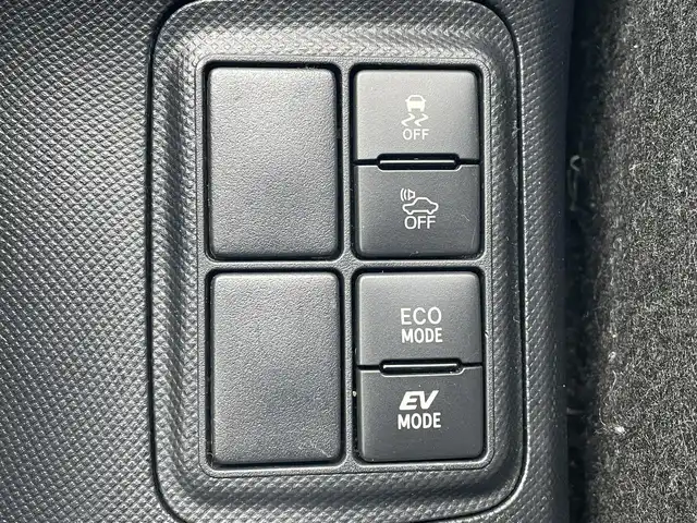 トヨタ アクア 鳥取県 2016(平28)年 10.6万km ライムホワイトパールクリスタルシャイン (株)IDOMが運営する【じしゃロン鳥取店】の自社ローン専用車両になります。こちらは現金またはオートローンご利用時の価格です。自社ローンご希望の方は別途その旨お申付け下さい/社外ナビ/・フルセグTV/・AM/FM/・CD/DVD/・Bluetooth接続/バックカメラ/トヨタセーフティセンスC/衝突被害軽減ブレーキ/オートマチックハイビーム/LDA/LEDオートライト/ETC/スマートキー/プッシュスタート