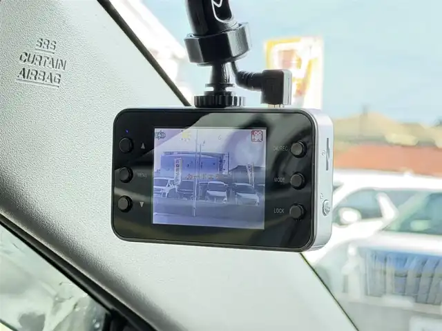 トヨタ プリウス S 兵庫県 2015(平27)年 7.1万km シルバーM 17インチ社外ホイール（HRS）/純正ナビ/NSCP-W64/（CD/DVD/BT/SD）/ワンセグTV/バックカメラ/ETC/前方ドライブレコーダー/オートライト/スマートキー/プッシュスタート/電動格納ミラー/純正フロアマット/純正ドアバイザー/トノカバー