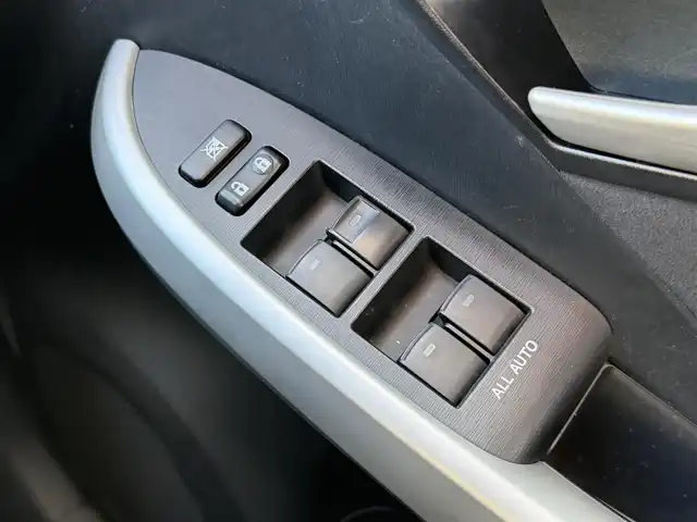 トヨタ プリウス S 兵庫県 2015(平27)年 7.1万km シルバーM 17インチ社外ホイール（HRS）/純正ナビ/NSCP-W64/（CD/DVD/BT/SD）/ワンセグTV/バックカメラ/ETC/前方ドライブレコーダー/オートライト/スマートキー/プッシュスタート/電動格納ミラー/純正フロアマット/純正ドアバイザー/トノカバー