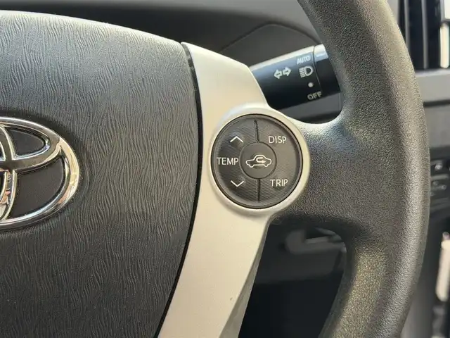 トヨタ プリウス S 兵庫県 2015(平27)年 7.1万km シルバーM 17インチ社外ホイール（HRS）/純正ナビ/NSCP-W64/（CD/DVD/BT/SD）/ワンセグTV/バックカメラ/ETC/前方ドライブレコーダー/オートライト/スマートキー/プッシュスタート/電動格納ミラー/純正フロアマット/純正ドアバイザー/トノカバー