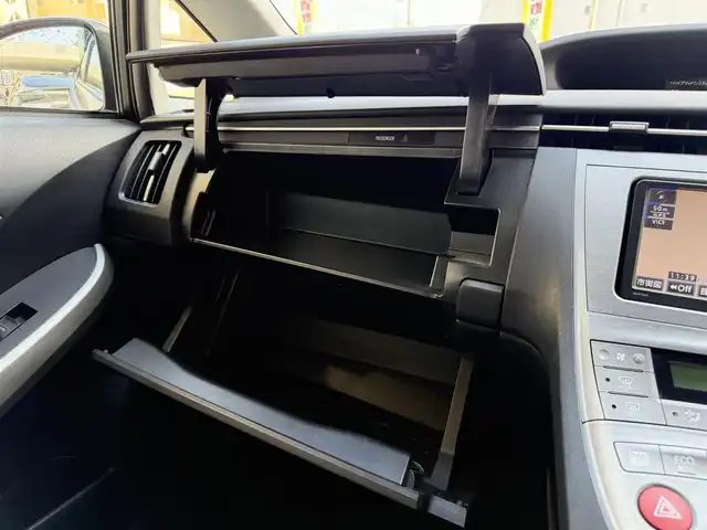 トヨタ プリウス S 兵庫県 2015(平27)年 7.1万km シルバーM 17インチ社外ホイール（HRS）/純正ナビ/NSCP-W64/（CD/DVD/BT/SD）/ワンセグTV/バックカメラ/ETC/前方ドライブレコーダー/オートライト/スマートキー/プッシュスタート/電動格納ミラー/純正フロアマット/純正ドアバイザー/トノカバー