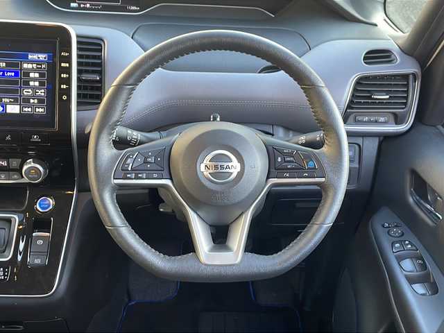 日産 セレナ e－パワー ハイウェイスター V 東京都 2022(令4)年 1.2万km ブリリアントホワイトパール ワンオーナー/プロパイロット/ナビ連動ドライブレコーダー/フルセグ/アラウンドビューモニター/純正フリップダウンモニター/両側パワースライドドア/ブラインドスポットモニター/デジタルインナーミラー/クリアランスソナー/LEDヘッドライト/純正アルミホイール/スマートキー2本/Bluetooth対応/新車時保証書/取扱説明書