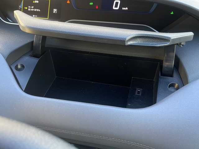 日産 セレナ e－パワー ハイウェイスター V 東京都 2022(令4)年 1.2万km ブリリアントホワイトパール ワンオーナー/プロパイロット/ナビ連動ドライブレコーダー/フルセグ/アラウンドビューモニター/純正フリップダウンモニター/両側パワースライドドア/ブラインドスポットモニター/デジタルインナーミラー/クリアランスソナー/LEDヘッドライト/純正アルミホイール/スマートキー2本/Bluetooth対応/新車時保証書/取扱説明書