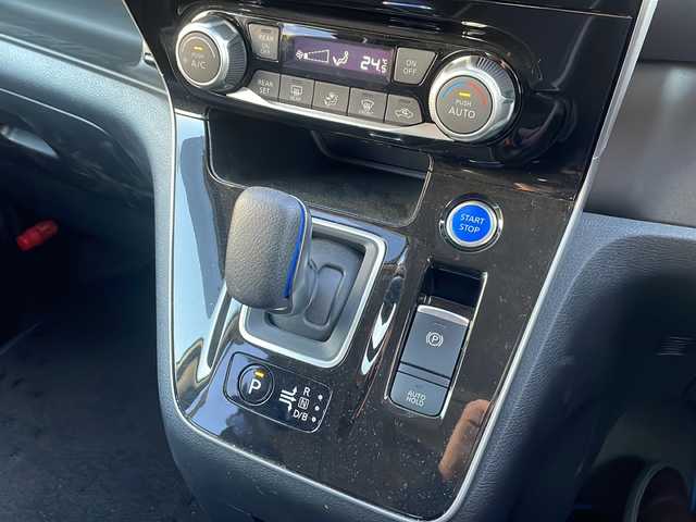 日産 セレナ e－パワー ハイウェイスター V 東京都 2022(令4)年 1.2万km ブリリアントホワイトパール ワンオーナー/プロパイロット/ナビ連動ドライブレコーダー/フルセグ/アラウンドビューモニター/純正フリップダウンモニター/両側パワースライドドア/ブラインドスポットモニター/デジタルインナーミラー/クリアランスソナー/LEDヘッドライト/純正アルミホイール/スマートキー2本/Bluetooth対応/新車時保証書/取扱説明書