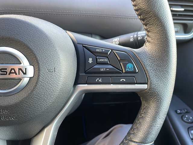 日産 セレナ e－パワー ハイウェイスター V 東京都 2022(令4)年 1.2万km ブリリアントホワイトパール ワンオーナー/プロパイロット/ナビ連動ドライブレコーダー/フルセグ/アラウンドビューモニター/純正フリップダウンモニター/両側パワースライドドア/ブラインドスポットモニター/デジタルインナーミラー/クリアランスソナー/LEDヘッドライト/純正アルミホイール/スマートキー2本/Bluetooth対応/新車時保証書/取扱説明書